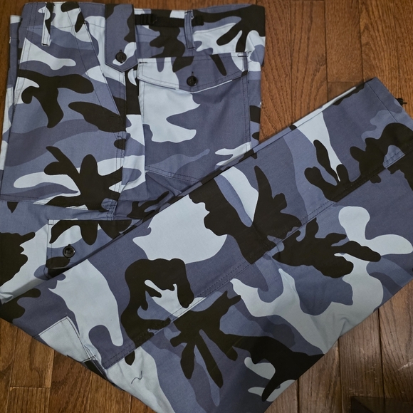 Men's Blue Camouflage Cargo Pants - Picture 7 of 14